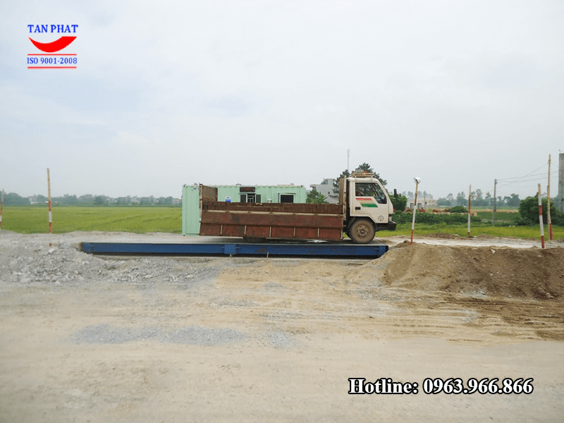 Bàn cân xe tải - Cân ô tô điện tử 60 tấn, kích thước 12x3m Tân Phát thực hiện bàn giao tại Hà Nam